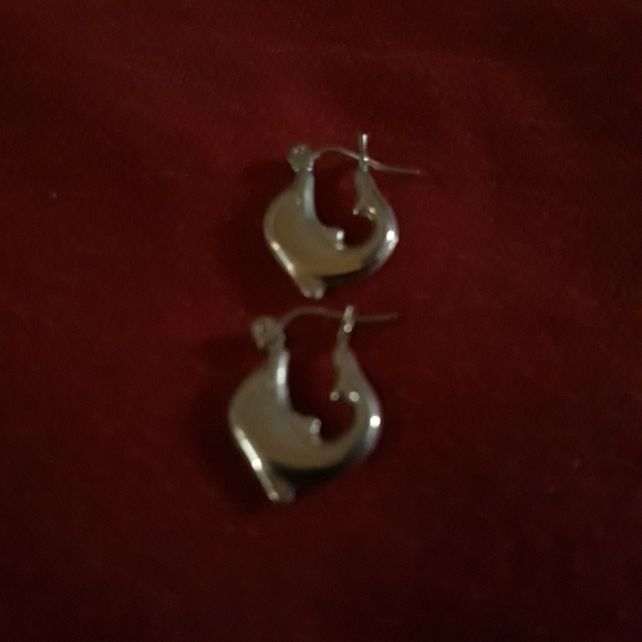 Women's 10K Gold Dolphin Hoops - Picture 5 of 6